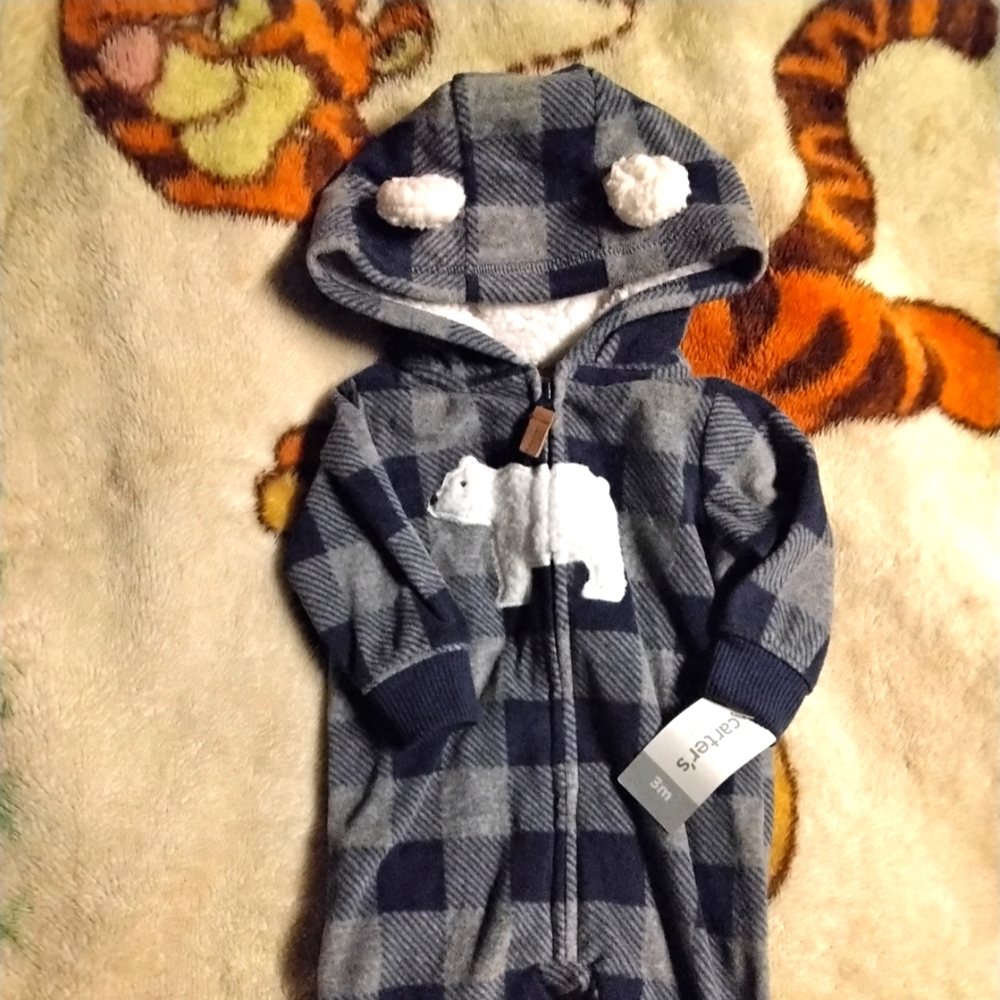 Carter's new baby outfit.🐻